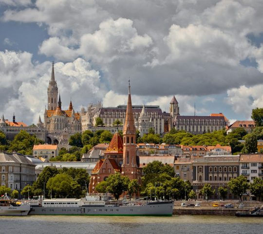 30 Perc: Egyedi Perspektíva Budapest Szívére Riksával! 30 Perc: Egyedi Perspektíva Budapest Szívére Riksával!