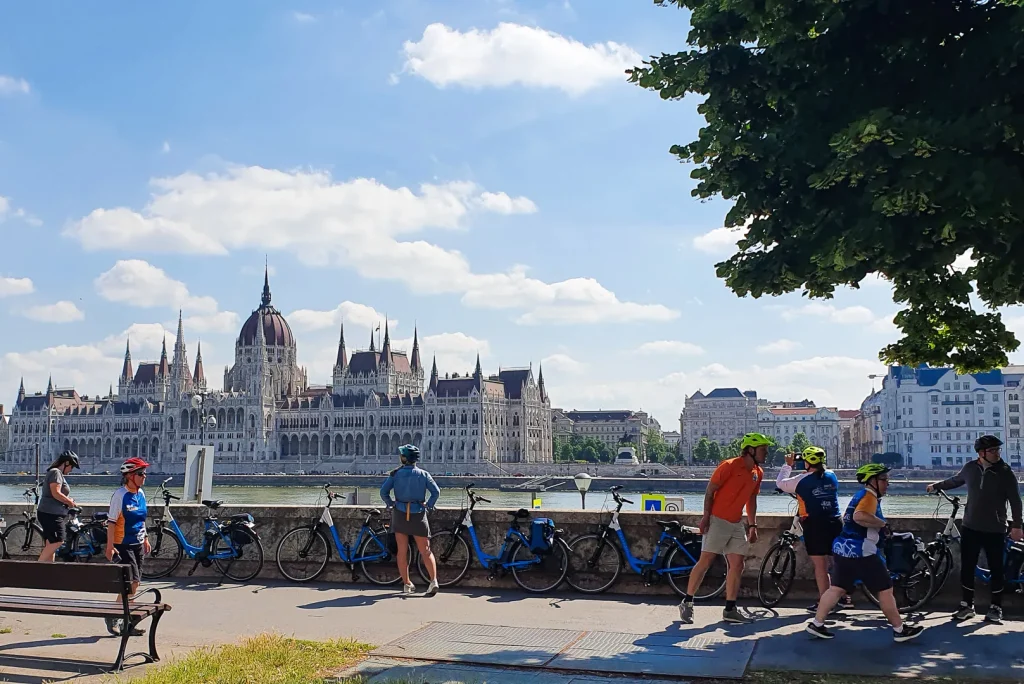 Budapest két keréken: Kerékpáros kalauz a Duna mentén